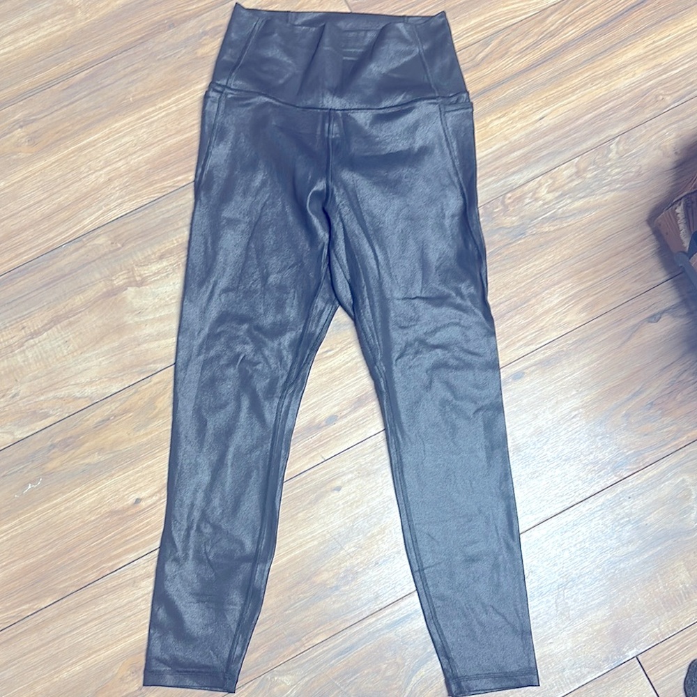NWOT. CRZ YOGA Shiny Black Leggings, size M.